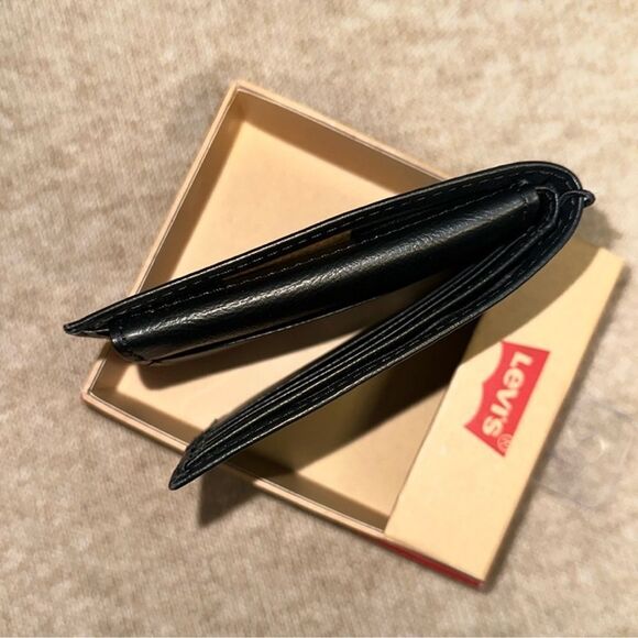 LEVI’S Men’s Black Leather RFID Protection Bifold Wallet - Picture 4 of 13